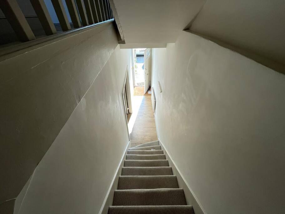 Casa vacanze Westfield, 8 Beds, 5 Stations 10min, 20min Londra